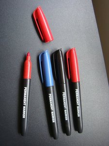 ปากกาเขียนผ้าแบบถาวร หัวแหลม/หัวตัดเฉียง หลากสี แพ็ค 24 ด้าม - Product Image 4