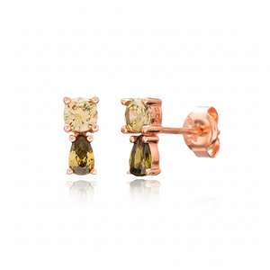 Boucles d'oreilles clous minimalistes en argent sterling 925 plaqué or avec serti clos et pierre péridot, pour femme, idéales pour les occasions festives - Product Image 2