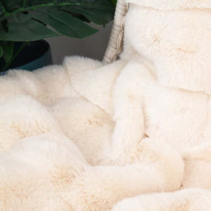 بطانية فرو صناعي بالجملة مخصصة طراز لورا فائقة النعومة قابلة للطي للأريكة والسرير للشتاء - Product Image 2