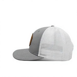 Casquette Trucker Structurée Blanche en Maille avec Logo en Cuir Personnalisable pour Adulte – Qualité Supérieure, Fabriquée au Vietnam - Product Image 2