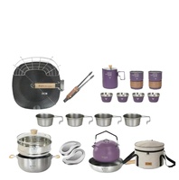 Ensemble de 4 ustensiles de cuisine en acier inoxydable comprenant une marmite (couleur originale), un saladier en forme de croissant, un plat à four, des pinces de barbecue, une théière, couleur argent
