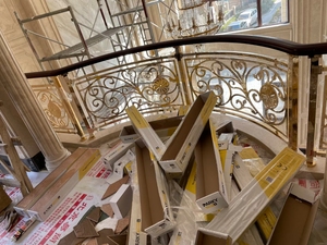 Rampes d'escalier plaquées or couramment utilisées dans les villas en Arabie saoudite, aux Émirats arabes unis, au Qatar et dans d'autres pays! - Product Image 2