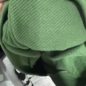 Essentiel de la mode : Denim en pur coton épais, doublure tricotée, écologique, avec lettres imprimées en relief et détails vieillis, collection automne - Product Image 1