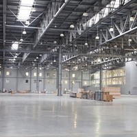 Structure en acier industrielle sur mesure, cadre de bâtiment métallique préfabriqué, structure de bâtiment en acier industriel personnalisée