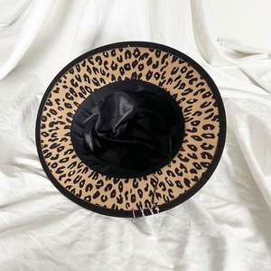 Sombrero Fedora de Ala Ancha Hecho a Mano con Bordado de Corazón Vintage, Forro de Satén Negro en la Parte Inferior de la Ala, para Fiestas y Negocios - Product Image 3