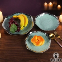 Assiette en céramique de forme irrégulière avec bord doré, assiette à dîner en porcelaine pour mariage, fête, maison, restaurant, vaisselle