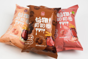 Erdbeer-Pfirsich-Schokoladen-Donut-Puffed-Food-<span class=keywords><strong>Snack</strong></span> Halal-zertifizierter knuspriger süßer Geschmack Gebackene halb weiche Chips im Gemüses til