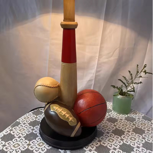 Lámpara de Mesa con Temática Deportiva, Decoración con Balones de Fútbol, Baloncesto, Rugby y Tenis, Lámpara de Noche para Sala de Estar, Estilo Hollywood - Product Image 3