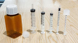 Jeringas Orales Desechables de Plástico de 1 ml, 3 ml, 5 ml, 10 ml, 20 ml, 35 ml, 60 ml para Medicamentos Líquidos de Alimentación Oral, Alimentos para Bebés, Botella de Plástico - Product Image 5