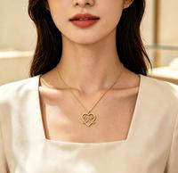 Collier Colombe Minimaliste Cœur Creux Colombe de la Paix Plaqué Or 18K Acier Inoxydable Inaltérable avec Breloque Deux Oiseaux