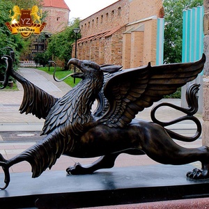 Grande Statua di Grifone in Bronzo Seduto, Scultura di Grifone a Grandezza Naturale in Bronzo Fuso per Giardino, in Vendita - Product Image 3