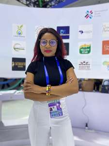 Gorro de Punto Hecho a Mano en Zambia de MNAK Fashion Thrills, Gorro de Invierno Cálido para Mujer - Product Image 4