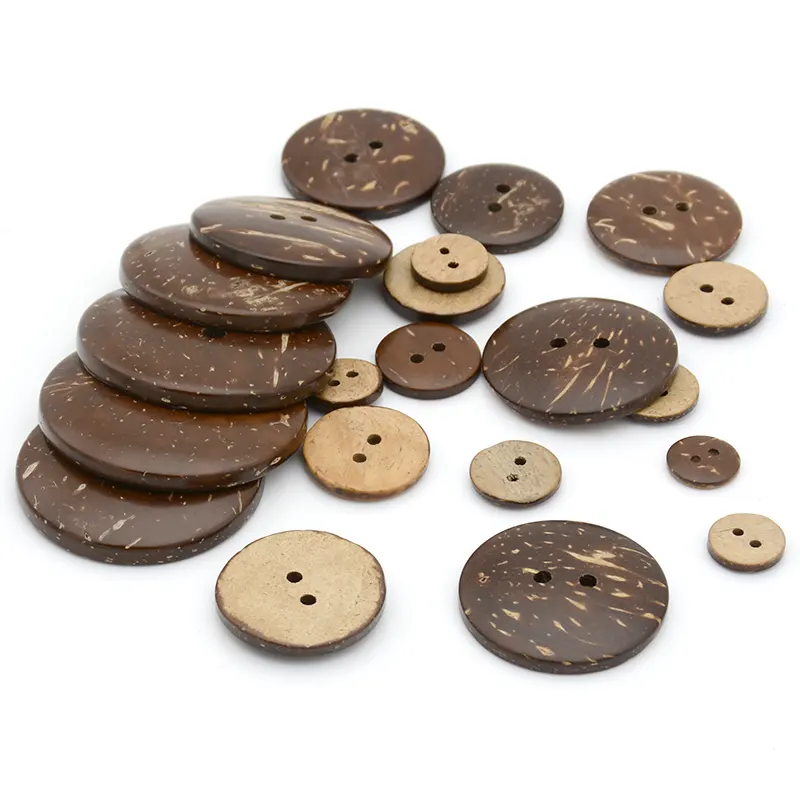 Özel boyut 50mm yuvarlak ahşap kahverengi dikiş konfeksiyon doğal düğme hindistan cevizi kabuğu düğmeleri