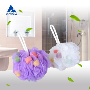 Fleur de bain Amigo en maille PP avec poignée pour le gommage corporel sous la douche - Product Image 1