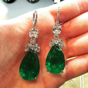 Orecchini Pendenti Vintage a Goccia Verde a Forma di Pera per Donne, Eleganti Accessori per Orecchie da Indossare Quotidianamente - Product Image 1