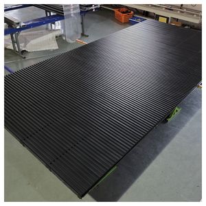 <span class=keywords><strong>Porte</strong></span> <span class=keywords><strong>de</strong></span> <span class=keywords><strong>garage</strong></span> ventilée avec panneaux à persiennes et conception <span class=keywords><strong>de</strong></span> circulation d'air pour la dissipation <span class=keywords><strong>de</strong></span> la chaleur en été - Product Image 1