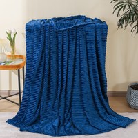 Plaid en fausse fourrure tricoté bleu ciel uni en polaire corail pour canapé d'hiver, couverture douce en laine antistatique