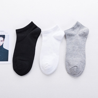 Vente en gros de chaussettes décontractées confortables à la cheville Chaussettes invisibles de couleur unie Chaussettes de bateau cachées invisibles