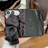 Coque de luxe chromée effet vague 3D électroplaquée avec dragonne en satin pour iPhone Fold Duo – Vente en gros