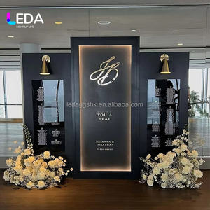Fondo de Boda Moderno Personalizado LEDA, Letrero de Bienvenida con Lista de Nombres en Acrílico Negro Espejo, Decoración para Eventos de Recepción de Salón de Bodas - Product Image 1
