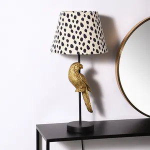 Wholesale new arrival exquisite resin craft gifts desk light home decorative modern bedside table lamp