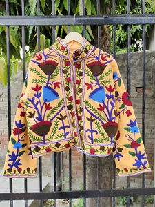 Atractivo Abrigo Largo Suzani Bordado a Mano para Mujer, Estilo Bohemio, Gitano, Amarillo, para Primavera - Product Image 3