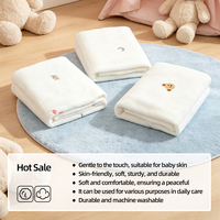 Couverture Bébé Personnalisée en Flanelle Brodé – Douce, Confortable, en Polaire, pour Nourrissons et Tout-Petits, Idéale pour la Sieste, Couverture Chaude pour Chambre Climatisée