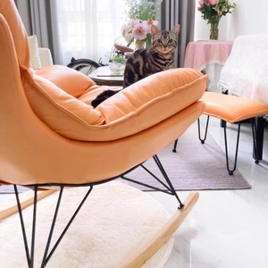 Bon <span class=keywords><strong>prix</strong></span> du nouveau produit 2024 laine <span class=keywords><strong>d</strong></span>'<span class=keywords><strong>agneau</strong></span> avec cadre en bois pieds en métal chaise berçante en cuir pour chambre à coucher - Product Image 3