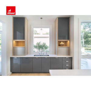 Placard de cuisine gris brillant mélangé avec des dalles de chêne teinté avec hotte dissimulée et de nombreuses armoires de rangement - Product Image 5