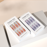 Nouveauté Boîte d'emballage de faux ongles avec logo personnalisé Petites boîtes de papier de faux ongles cosmétiques pour paquet avec cintre
