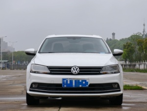 Volkswagen Sagitar 1.6L 2015 en promotion |   Berline d'occasion de qualité allemande, boîte automatique 6 vitesses, finition Confort - Product Image 1
