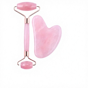 Set <span class=keywords><strong>de</strong></span> <span class=keywords><strong>Rodillo</strong></span> Facial y Gua Sha <span class=keywords><strong>de</strong></span> <span class=keywords><strong>Cuarzo</strong></span> Rosa - <span class=keywords><strong>Rodillo</strong></span> Facial <span class=keywords><strong>de</strong></span> Piedra en Forma <span class=keywords><strong>de</strong></span> Corazón con Efecto Reafirmante <span class=keywords><strong>para</strong></span> Uso Doméstico - Product Image 2
