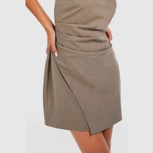 Nuevo Vestido Corto sin Tirantes con Diseño Drapeado para Mujer, Cuello Bandeau, Vestido de Lino a la Moda para el Verano - Product Image 3