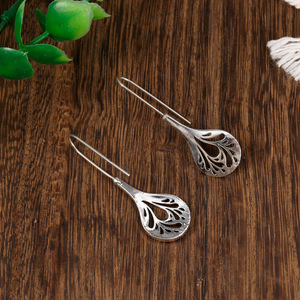 Orecchini Pendenti a Foglia Traforata per Donna, Gioielli Vintage Minimalisti alla Moda - Product Image 3
