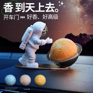 Décoration de console d'aromathérapie en métal d'ornement de <span class=keywords><strong>voiture</strong></span> de parfum solaire d'astronaute de style moderne pour une désodorisation efficace de <span class=keywords><strong>voiture</strong></span> - Product Image 4