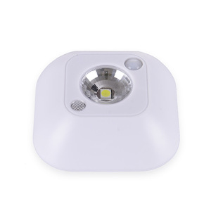 Luz Nocturna LED Cuadrada con Sensor de Control, Luz Cálida Blanca, Funciona con Batería, Luz de Camping de 55g - Product Image 4