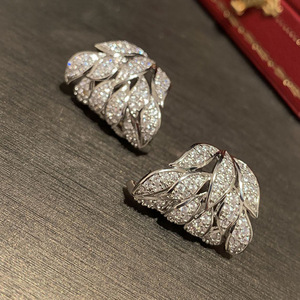 Eleganti Orecchini a Perno a Forma di Foglia per Donne, Accessori per Orecchie con Design a Foglia d'Albero - Product Image 2