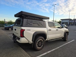 Tapa de caja de camioneta de aluminio de techo alto con cajas de herramientas laterales y rieles de techo, compatible con <span class=keywords><strong>Ford</strong></span> F-250 <span class=keywords><strong>Super</strong></span> <span class=keywords><strong>Duty</strong></span> 2017-2024 Crew Cab 6.75ft, envío rápido - Product Image 4
