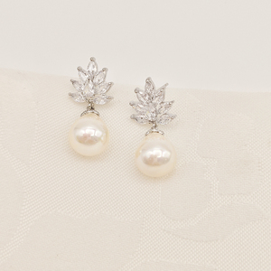 Boucles d'oreilles clous minimalistes en laiton hypoallergénique avec perles de culture et zircone cubique pour fille, populaires dans plus de 50 pays, Yiwu - Product Image 4