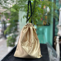 Sac en tissu satiné recyclable pour cosmétiques, option cadeau, estampage de logo personnalisé, vente directe d'usine, lot
