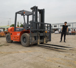 رافعة شوكية ديزل مستعملة من سلسلة HELI H2000-70 بحمولة 7 طن للبيع بسعر رخيص - Product Image 1