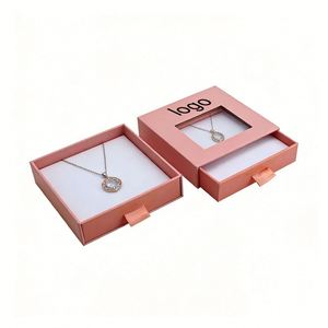 Boîte à bijoux en papier rose personnalisable avec fenêtre et doublure en éponge, élégante, idéale pour l'emballage de bijoux et de montres, directement de l'usine - Product Image 1