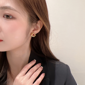Boucles d'oreilles clous <span class=keywords><strong>de</strong></span> haute qualité, style européen et américain, pour femme, en cuivre plaqué or, élégantes et raffinées, au design polyvalent. - Product Image 6