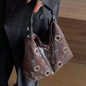 <span class=keywords><strong>Sac</strong></span> fourre-tout en <span class=keywords><strong>cuir</strong></span> véritable à rivets pour femme 2026 |   <span class=keywords><strong>Sac</strong></span> à main en <span class=keywords><strong>cuir</strong></span> rétro style motard, à porter à l'<span class=keywords><strong>épaule</strong></span> et en bandoulière - Product Image 6