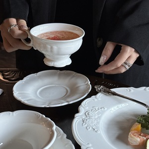 Customized Nordic Flower Eco-friendly Luxury Ceramic Tableware <b>Set</b> Round White Wedding Plate Dinner <b>Sets</b> <b>for</b> Hotel Restaurant - Product Image 2