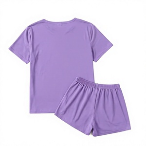Ensemble pyjama décontracté d'été doux deux pièces pour femme en jersey de coton violet à motif uni, col rond, manches courtes et short à taille élastique - Product Image 4