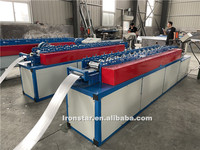 Machine de fabrication de rouleaux d'arcs, de portes, de volets roulants