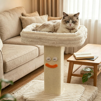 Arbre à chat moderne d'intérieur avec griffoir en sisal, colonne carrée, grand nid douillet en peluche et motif visage souriant de dessin animé