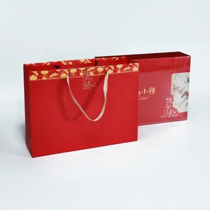 יצרן מותאם אישית לוגו cny שקיות נייר בינוניות להגדיר נייר זהב הטבעה שקיות מתנה לשנה חדשה