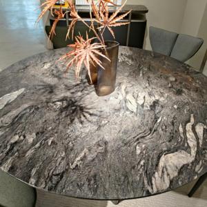 Ensemble <span class=keywords><strong>de</strong></span> meubles <span class=keywords><strong>de</strong></span> salle à manger <span class=keywords><strong>de</strong></span> luxe moderne - <span class=keywords><strong>Table</strong></span> ronde avec plateau en pierre frittée et pieds en marbre avec plus <span class=keywords><strong>de</strong></span> 10 chaises - Product Image 4